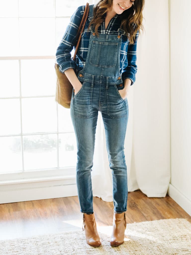 Caroline Joy from un-fancy.com shows us how to style overalls for fall.