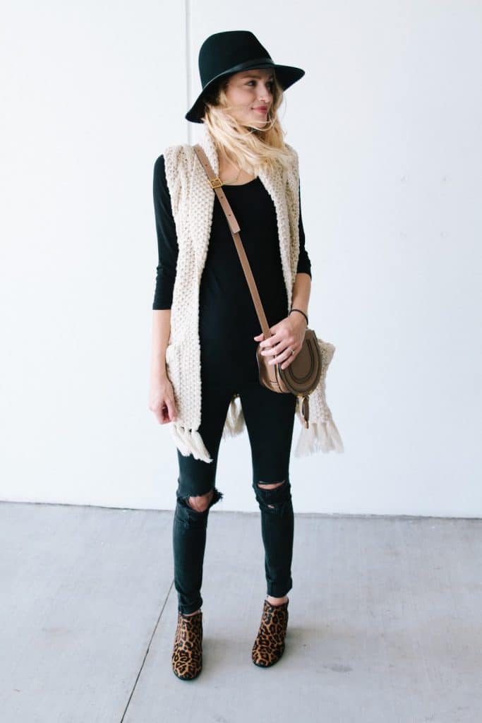 Style leopard booties the way Taylor Morgan from Little Blond Book does.
