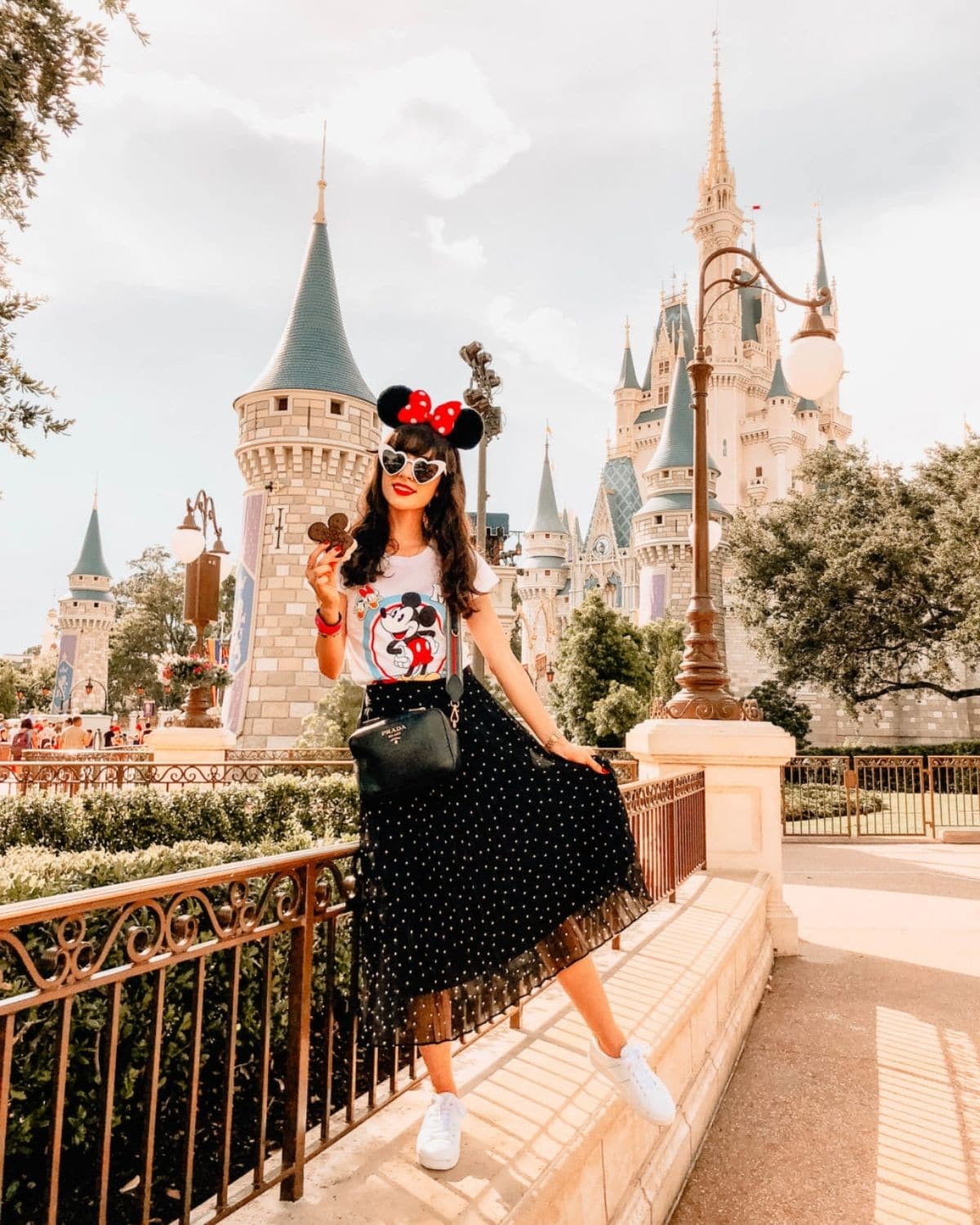 spring disney world outfit with black skirt
