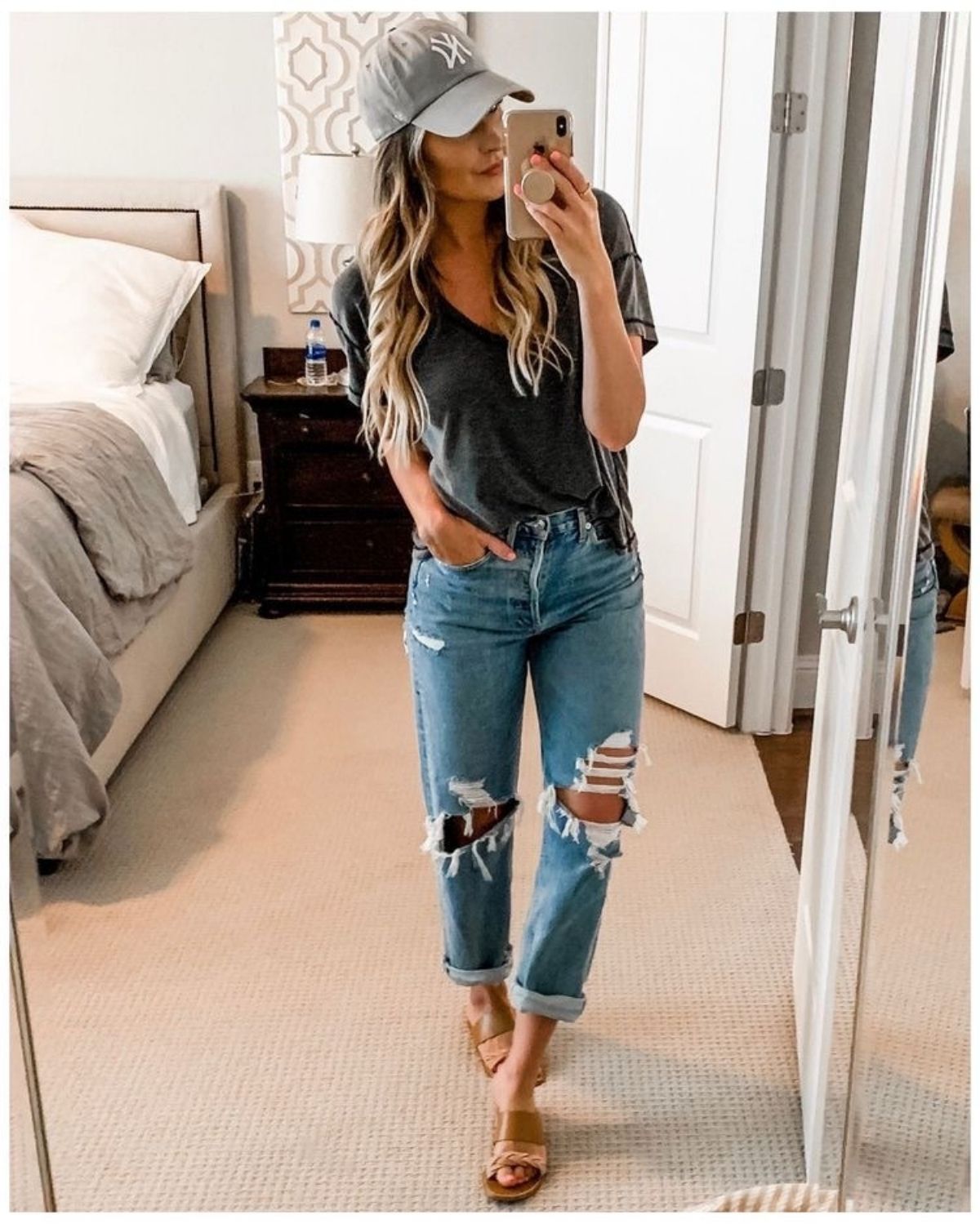 style mom jeans with a loose t-shirt