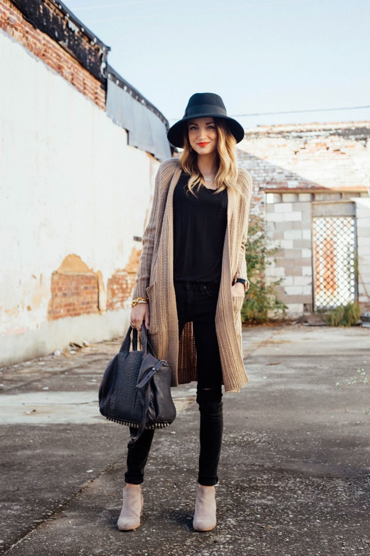 wear a hat with long cardigan