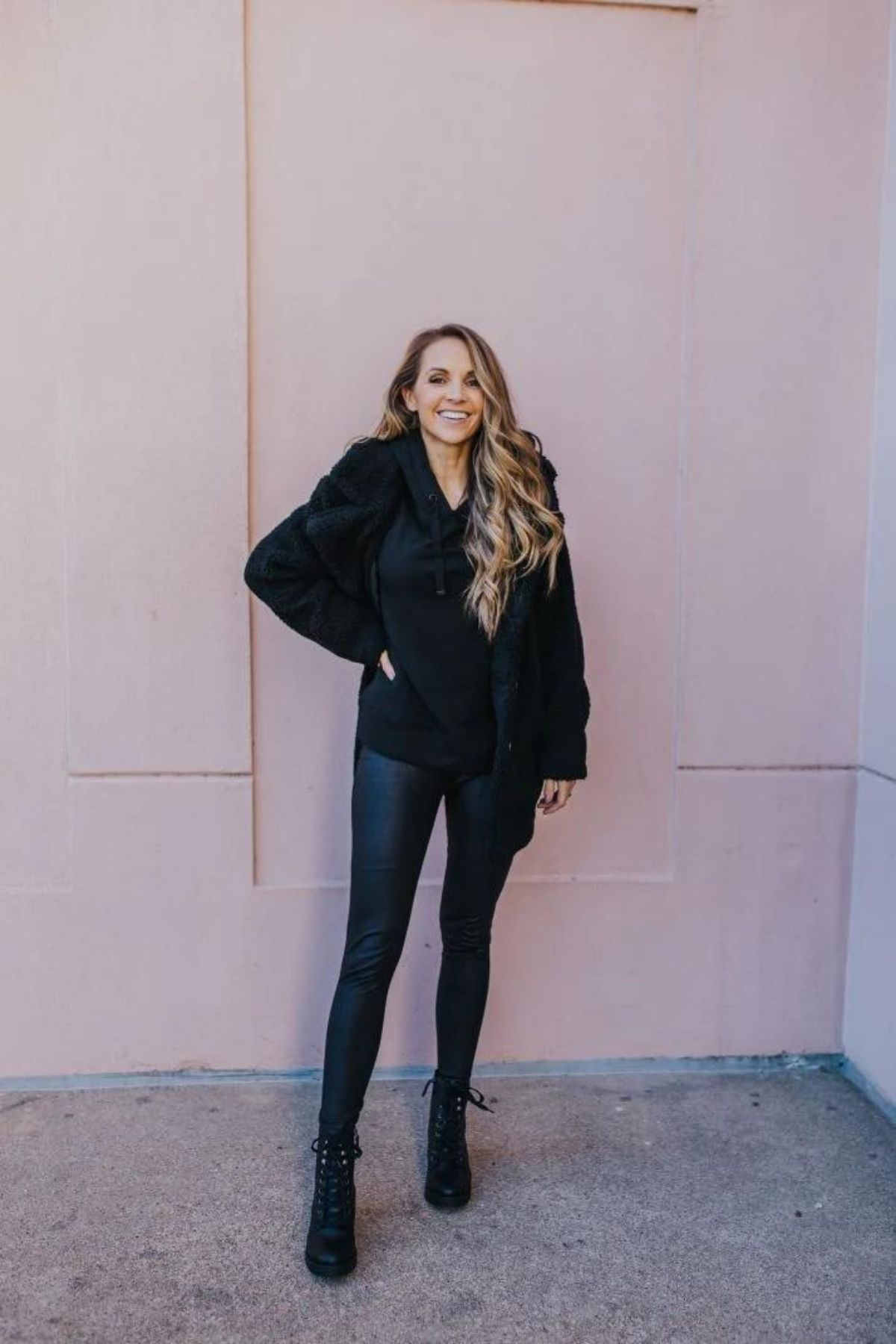 How to Style It: Black Leather Leggings Outfits - Merrick's Art