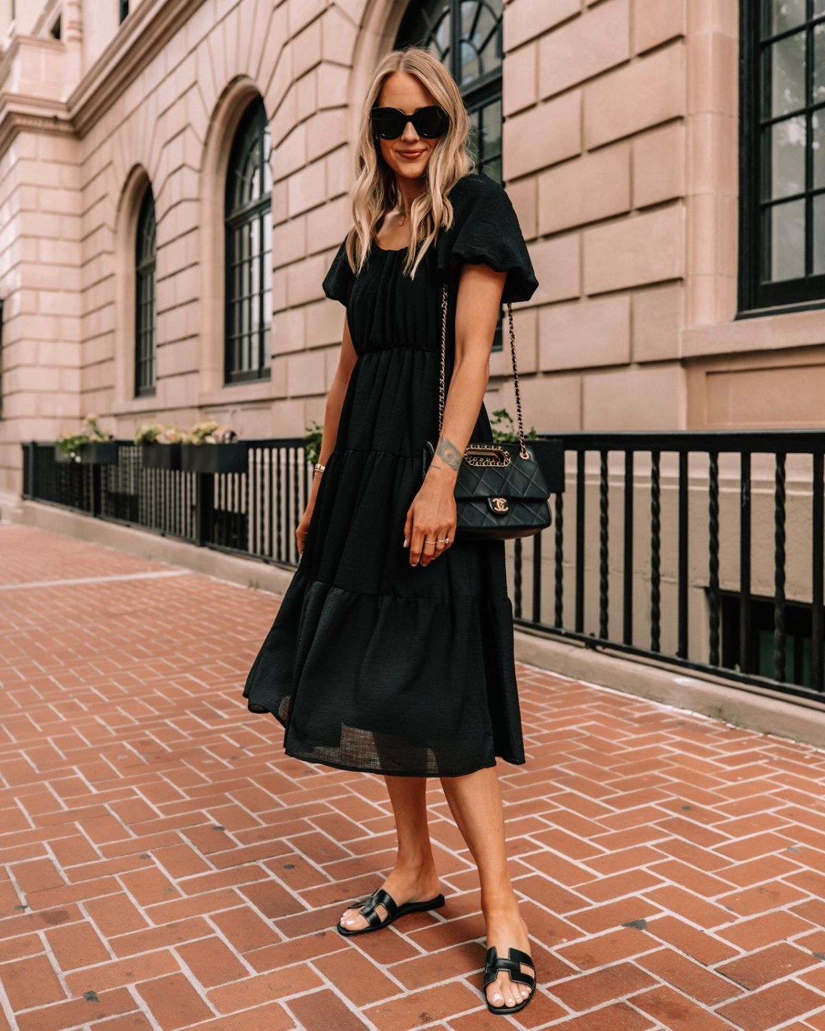 wear black dress with sandals