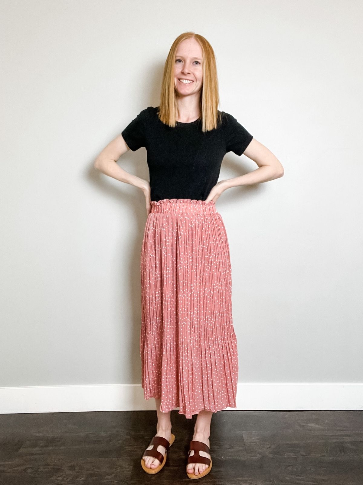 short sleeve black shirt with pink midi skirt and brown sandals outfit