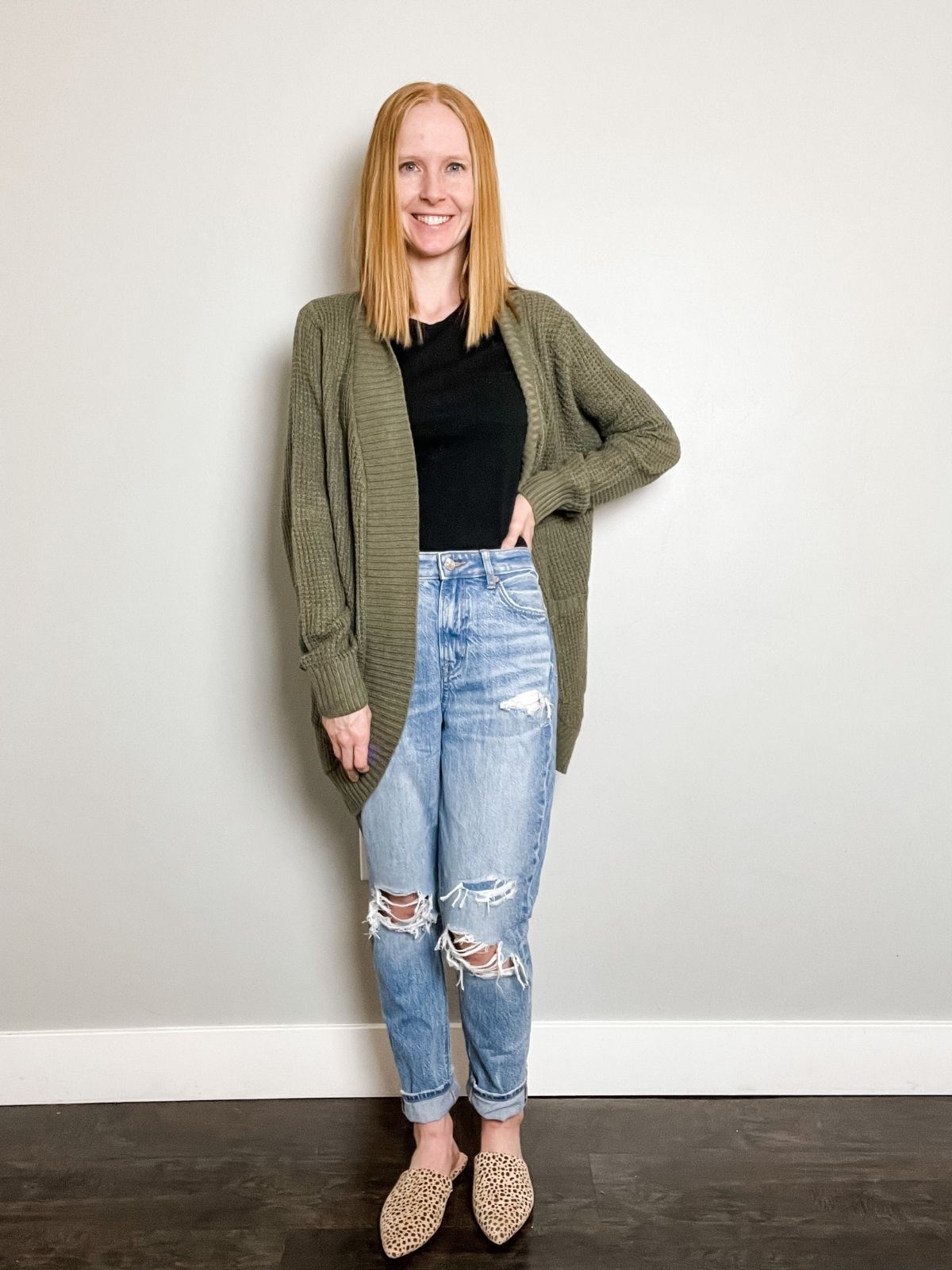 styling mom jeans with long green cardigan