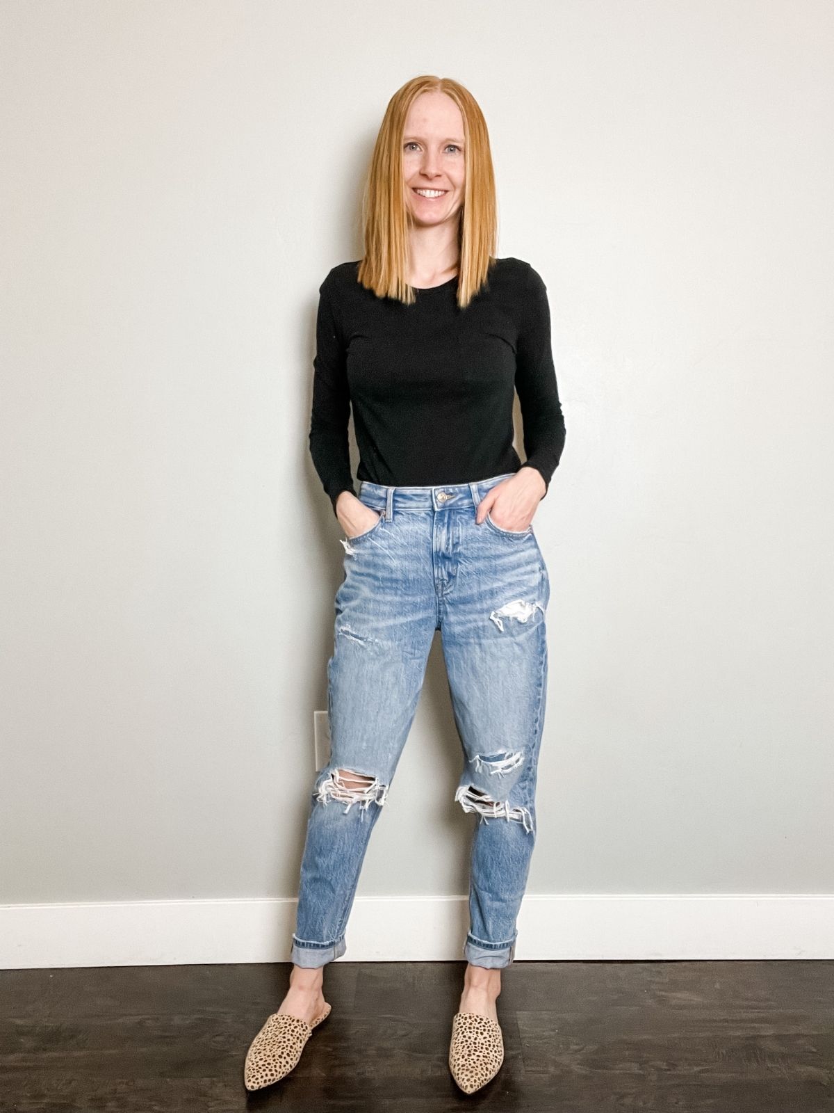 styling mom jeans with long sleeve black shirt leopard mules