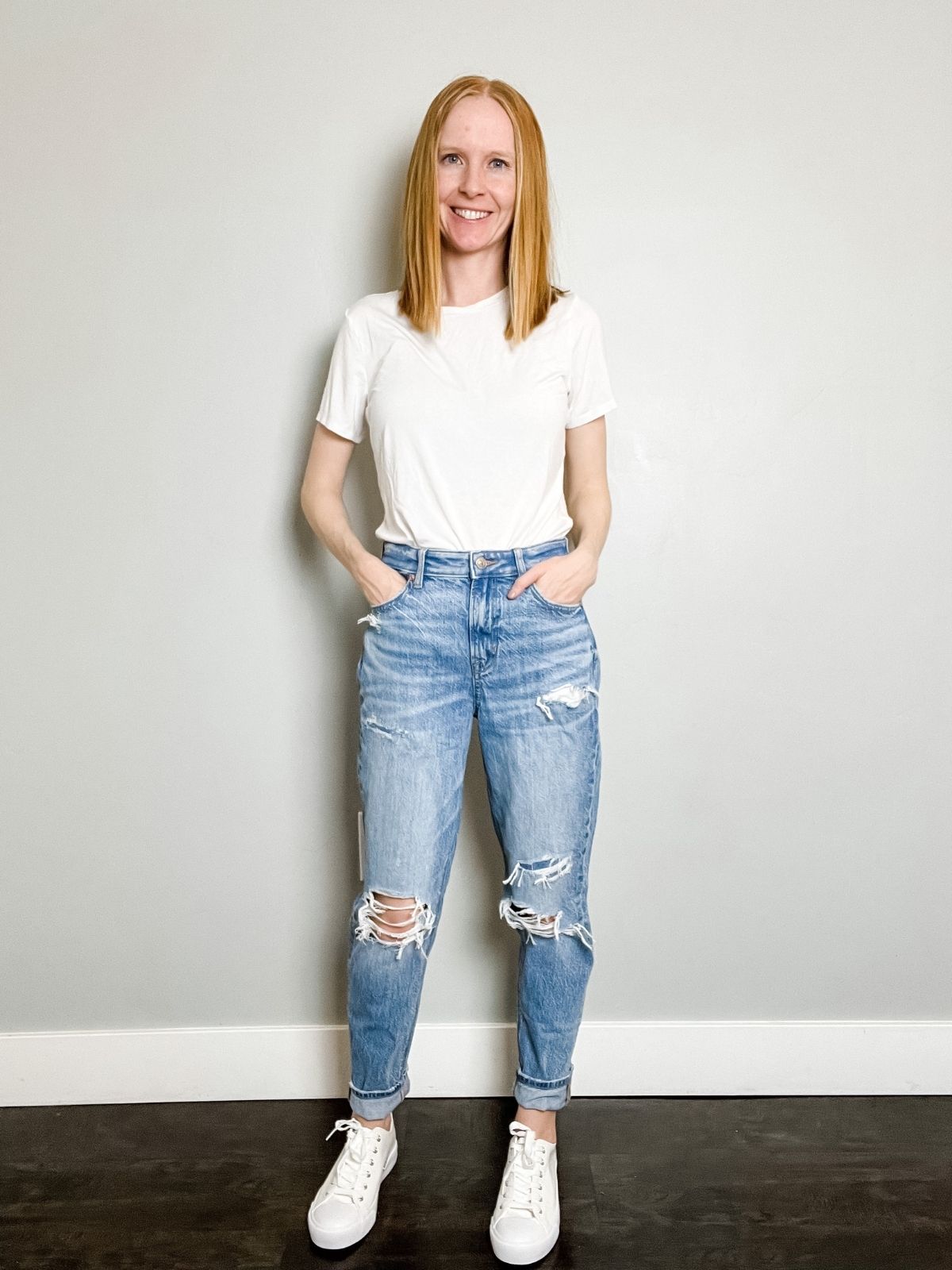styling mom jeans with white shirt