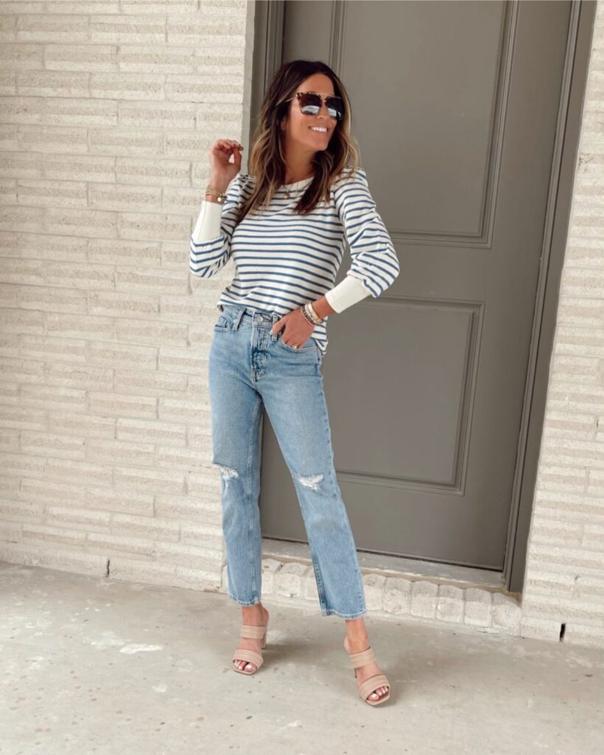 How To Wear Mom Jeans - Cleo Madison