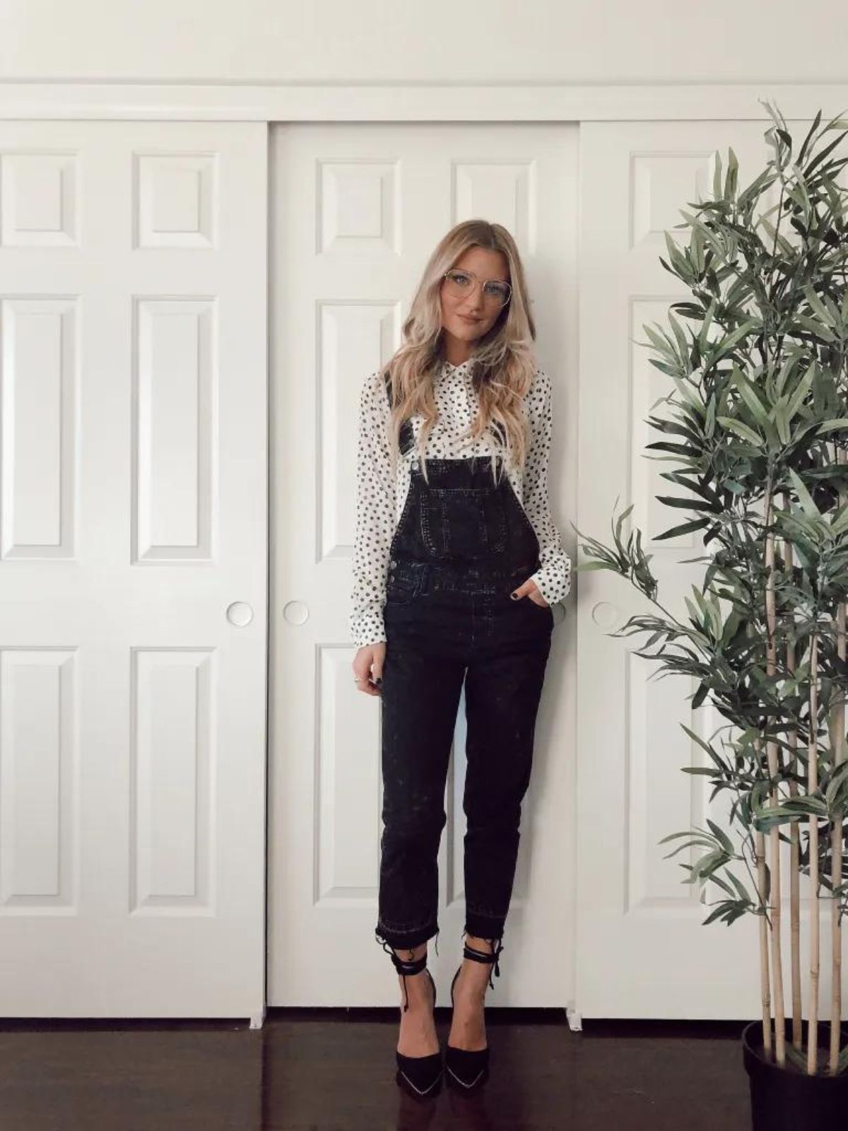 styling black overalls with polka dot shirt