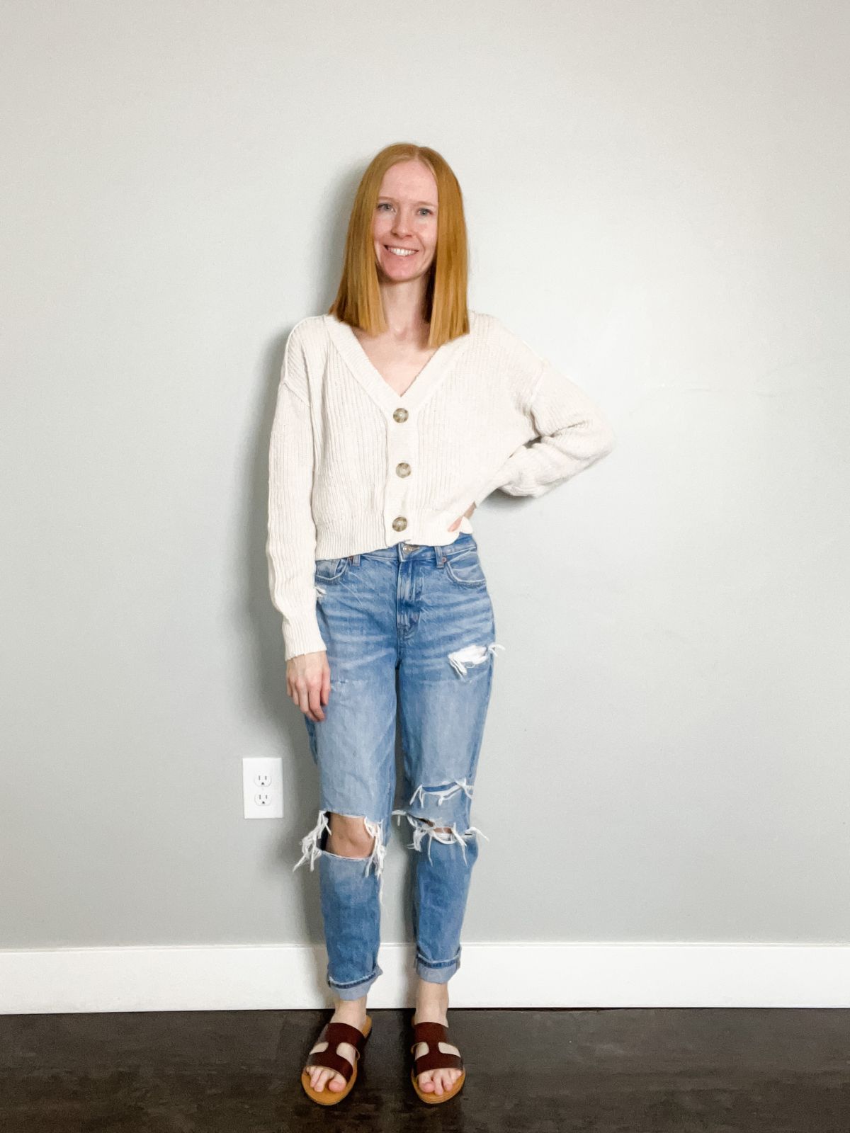 cropped cardigan outfit with mom jeans