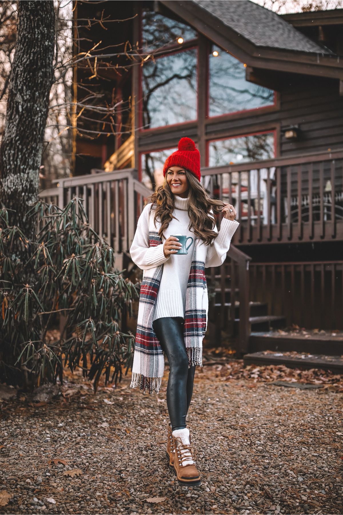 10 Festive Christmas Outfits With Leggings - Cleo Madison