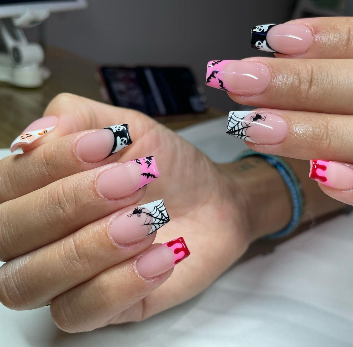 Pretty Halloween Tips Nails
