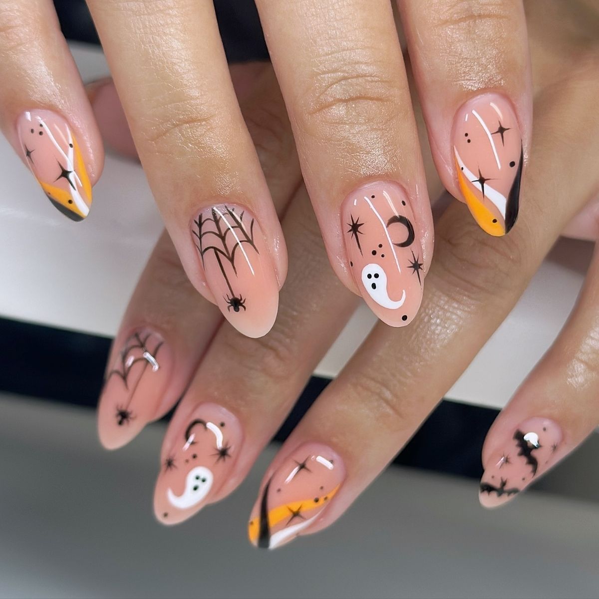 Round Halloween Nails