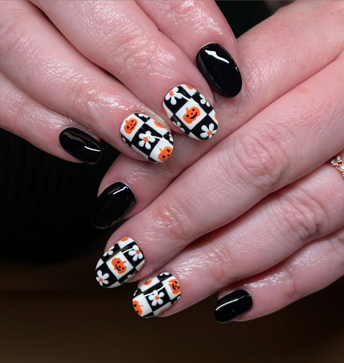 Short Checkered Nails