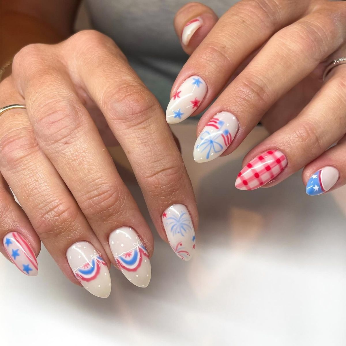 4th of July Bunting Nails