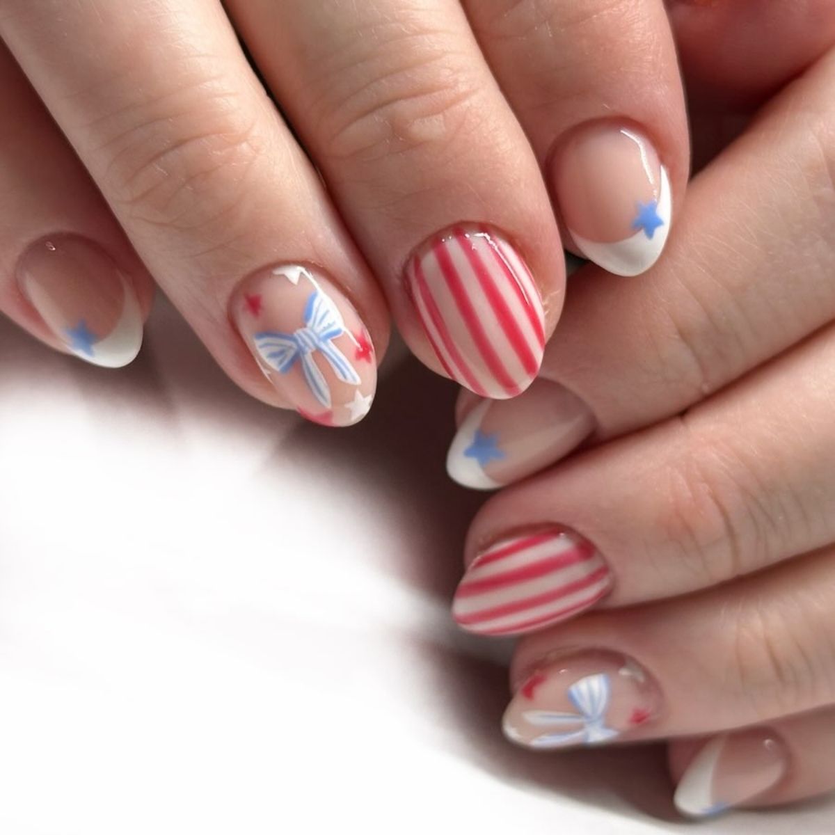 Stripes and Bows Nails