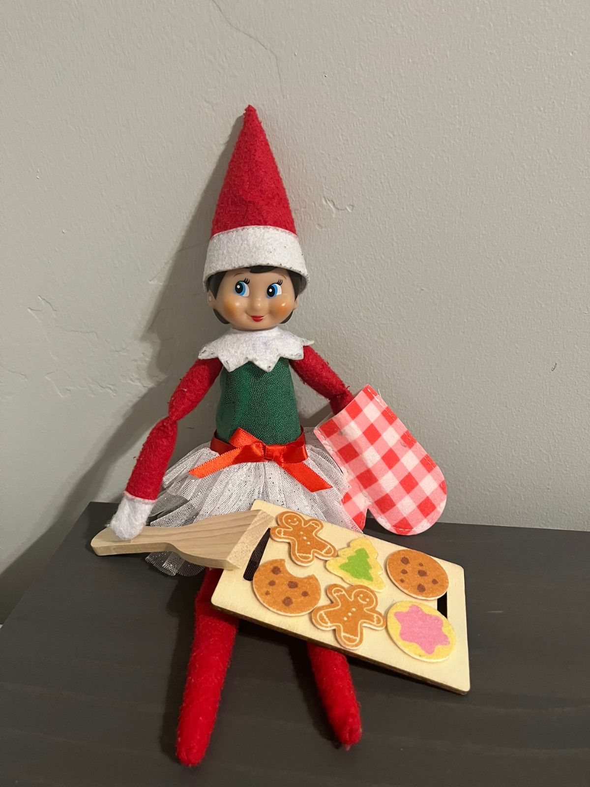elf baking cookies